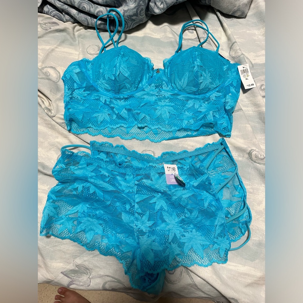 NWT True by Rue 21 Size Large bottoms, XL top, blue Cannabis leaf design lace